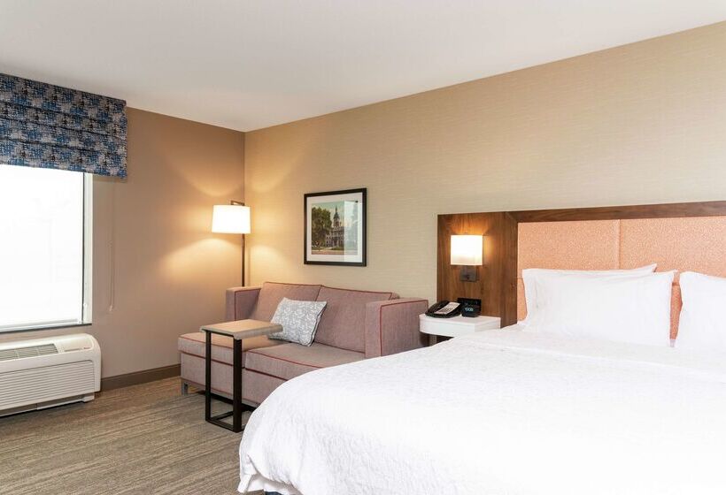 Hampton Inn & Suites Marshalltown