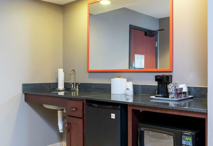 Hampton Inn & Suites Marshalltown