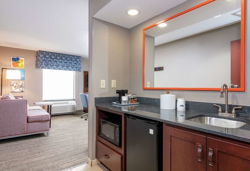 Hampton Inn & Suites Marshalltown