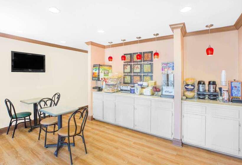 בית מלון כפרי America Best Value Inn Kosciusko