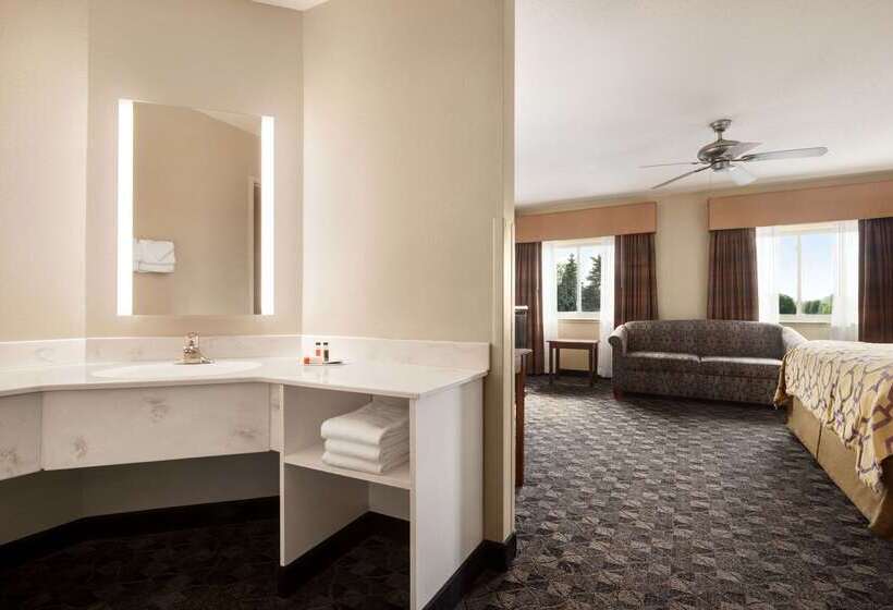 هتل Baymont By Wyndham Mt. Pleasant