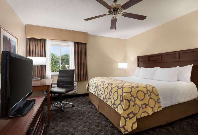 هتل Baymont By Wyndham Mt. Pleasant