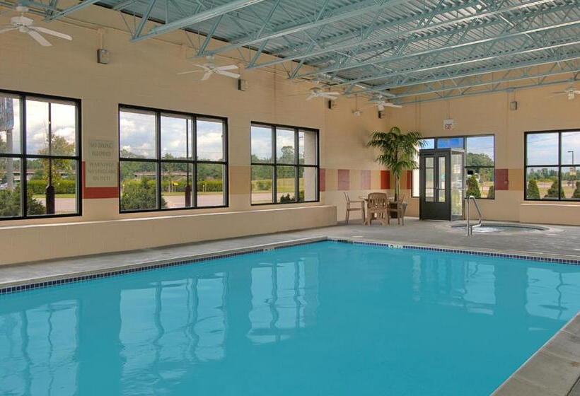 בית מלון כפרי Baymont By Wyndham Mt. Pleasant