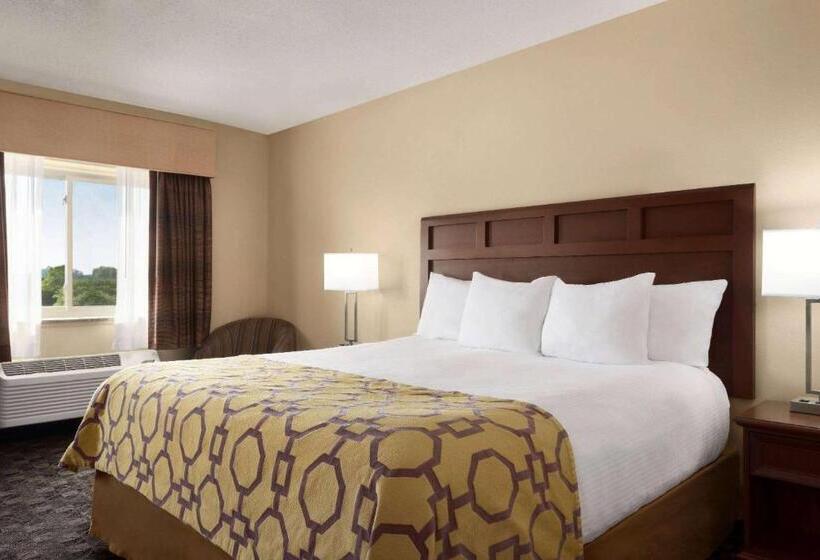 هتل Baymont By Wyndham Mt. Pleasant