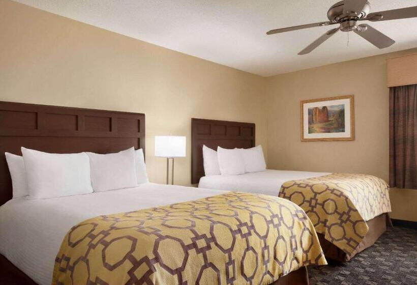 هتل Baymont By Wyndham Mt. Pleasant