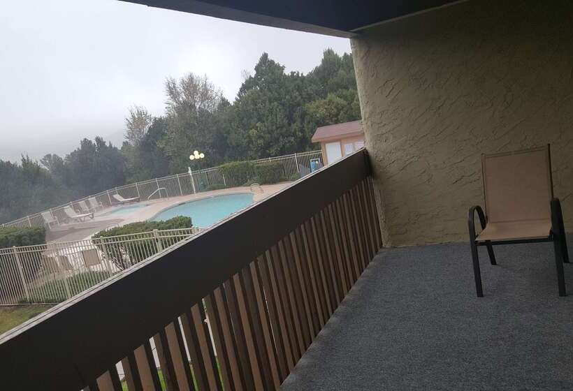 فندق Best Western Pine Springs Inn