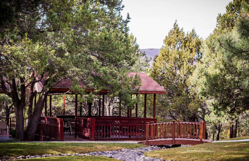 فندق Best Western Pine Springs Inn