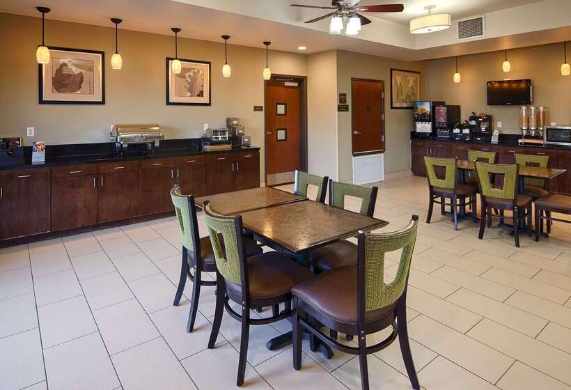 בית מלון כפרי Best Western Plus Desoto Inn & Suites