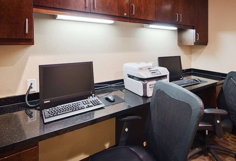 בית מלון כפרי Best Western Plus Desoto Inn & Suites