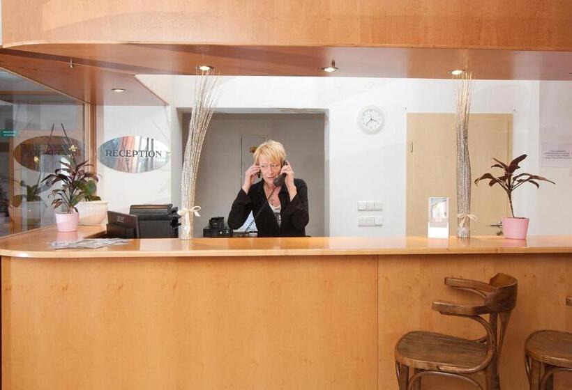 בית מלון כפרי Chotol