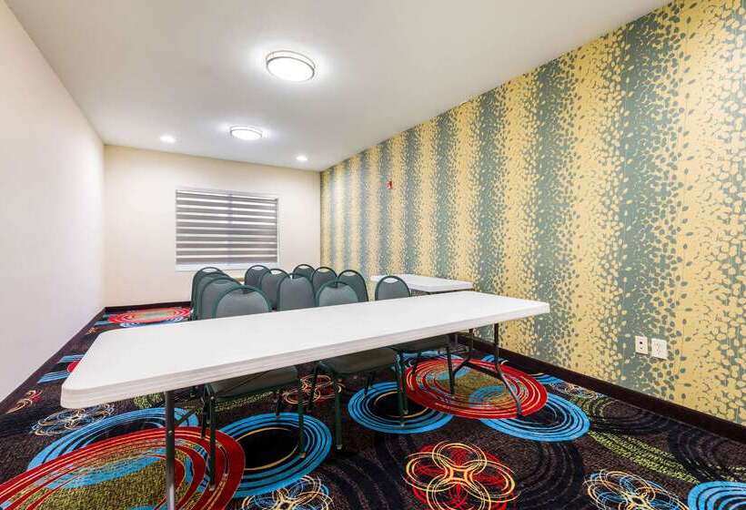 Отель Clarion Pointe Madisonhuntsville