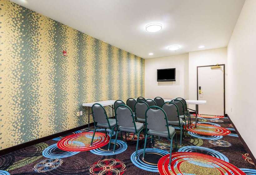 Отель Clarion Pointe Madisonhuntsville