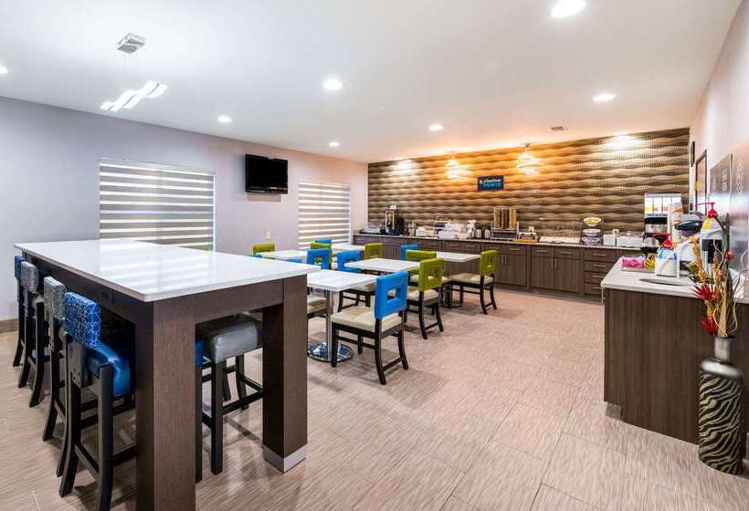 Отель Clarion Pointe Madisonhuntsville