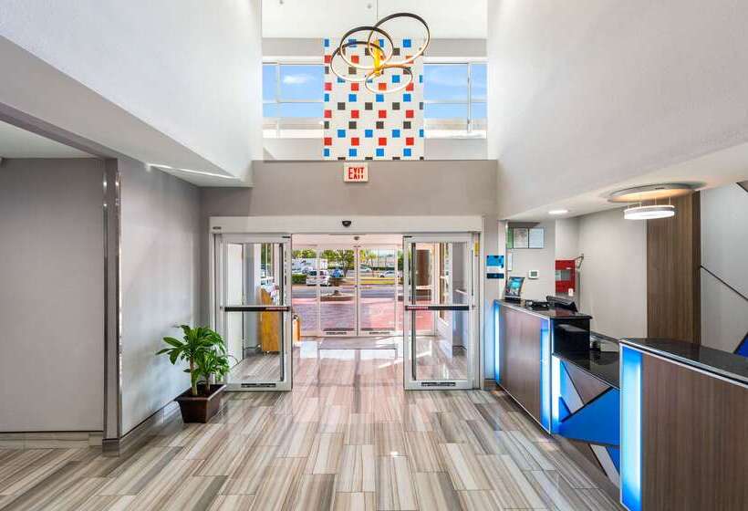 Отель Clarion Pointe Madisonhuntsville