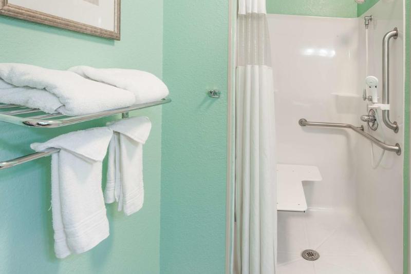 Отель Clarion Pointe Madisonhuntsville