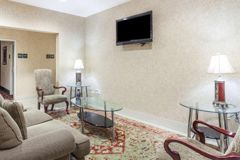 Отель Clarion Pointe Madisonhuntsville