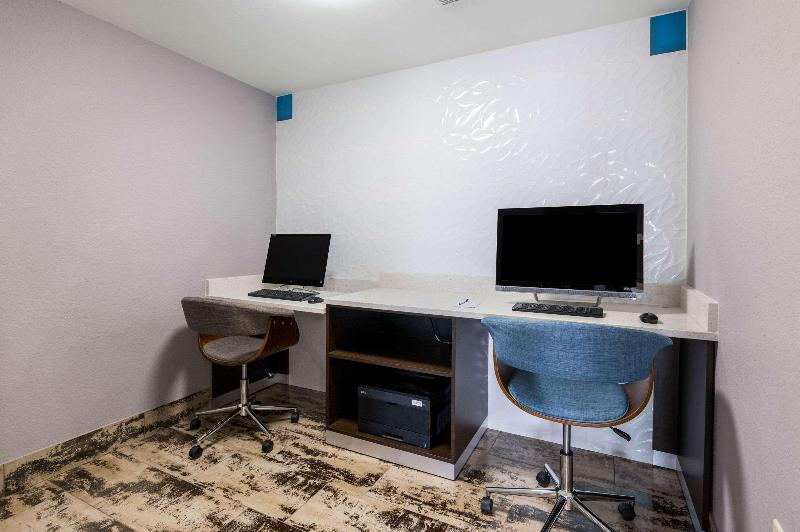 Отель Clarion Pointe Madisonhuntsville