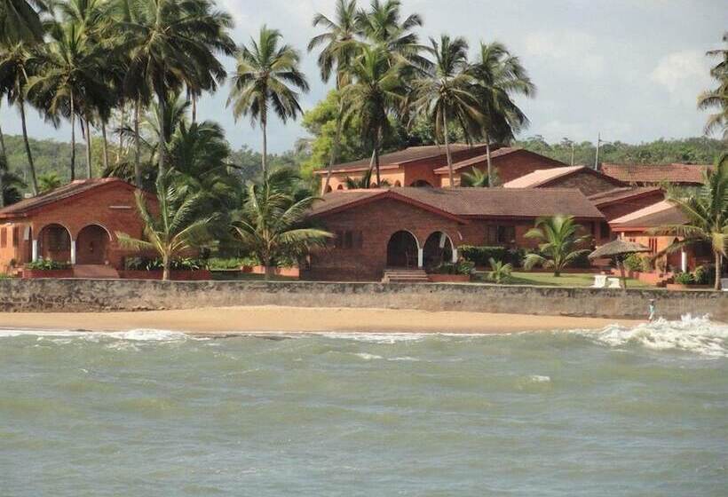 هتل Coconut Grove Beach Resort