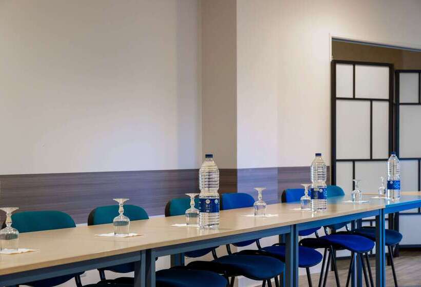 Отель The Originals City, Hôtel Des Arènes, Saintes