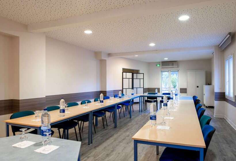 Отель The Originals City, Hôtel Des Arènes, Saintes