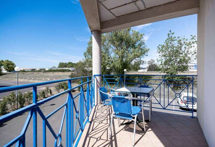 Отель The Originals City, Hôtel Des Arènes, Saintes