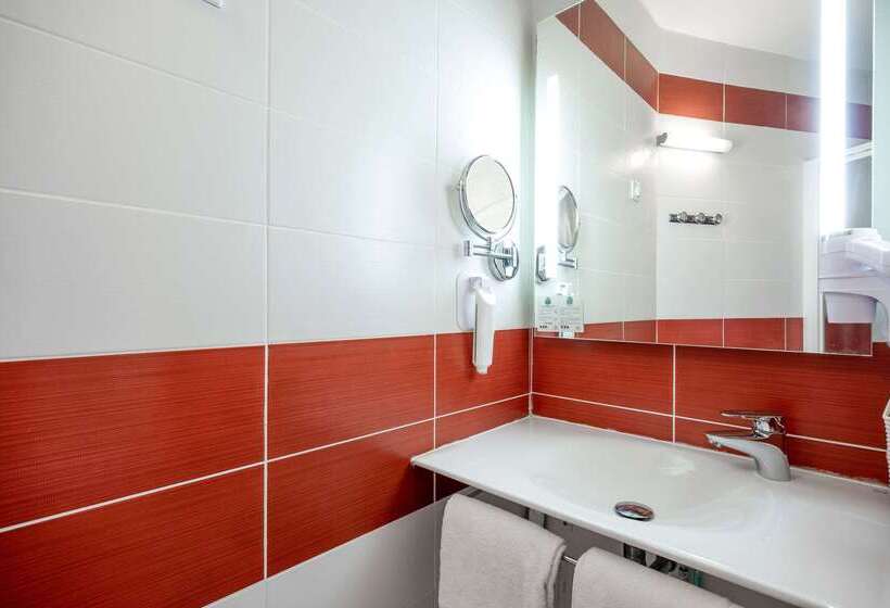 Отель The Originals City, Hôtel Des Arènes, Saintes