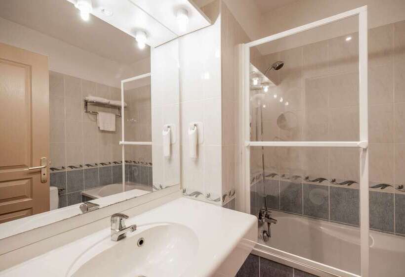 Отель The Originals City, Hôtel Des Arènes, Saintes