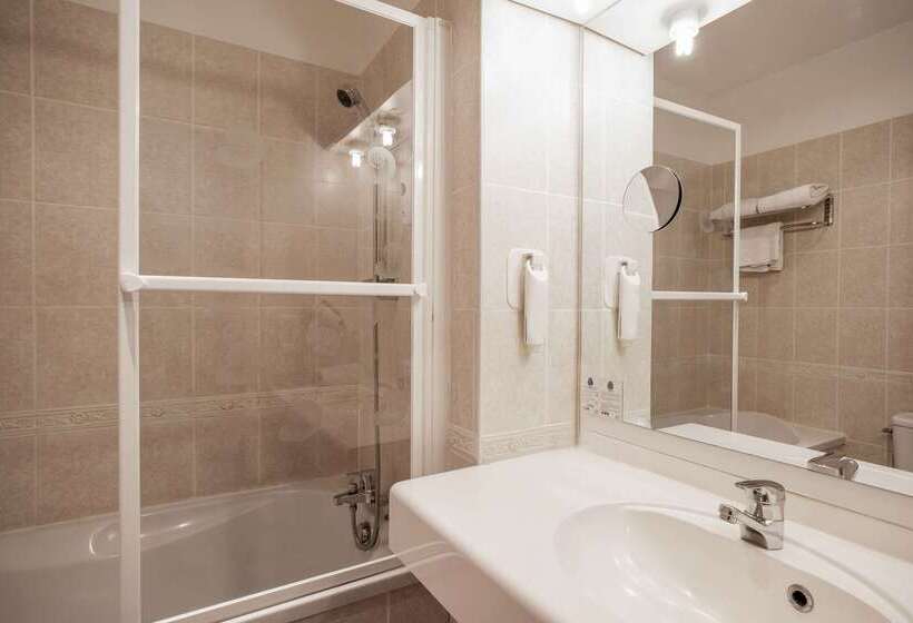 Отель The Originals City, Hôtel Des Arènes, Saintes