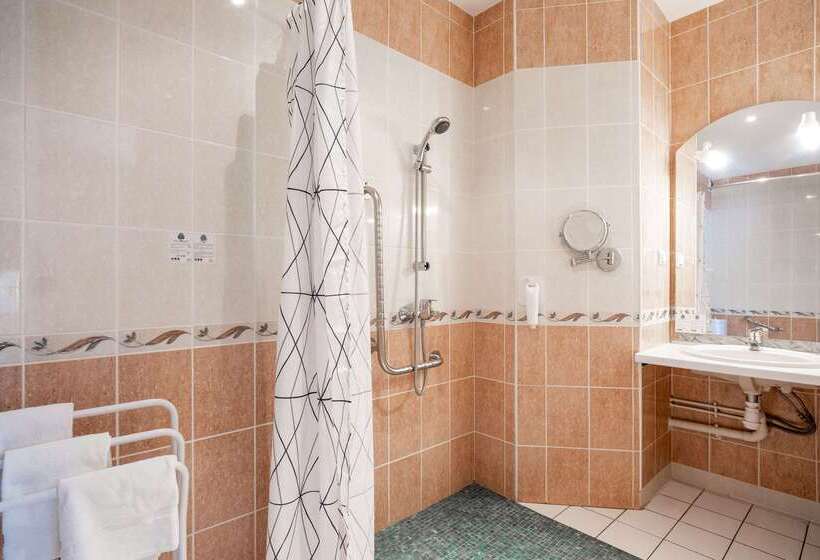 Отель The Originals City, Hôtel Des Arènes, Saintes