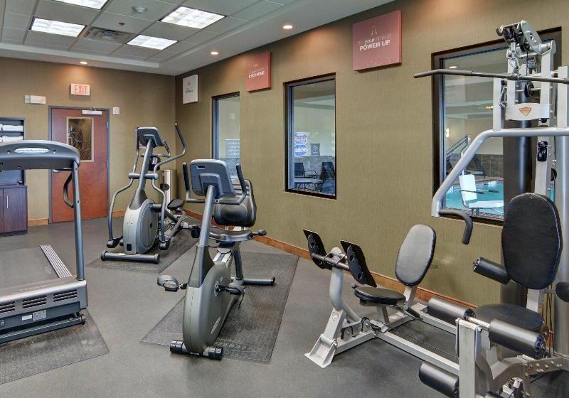 בית מלון כפרי Comfort Suites Near Northeast Mall