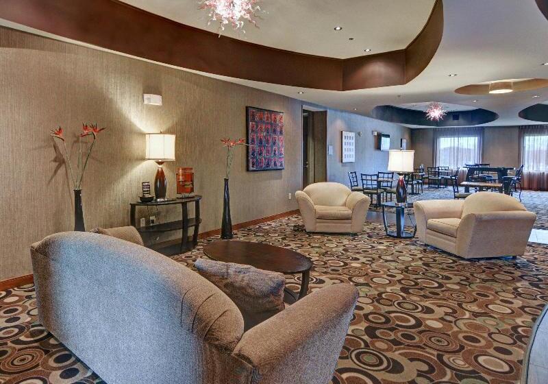 בית מלון כפרי Comfort Suites Near Northeast Mall