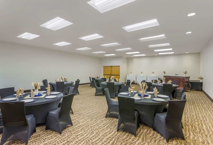 Отель Comfort Suites Ogden Conference Center