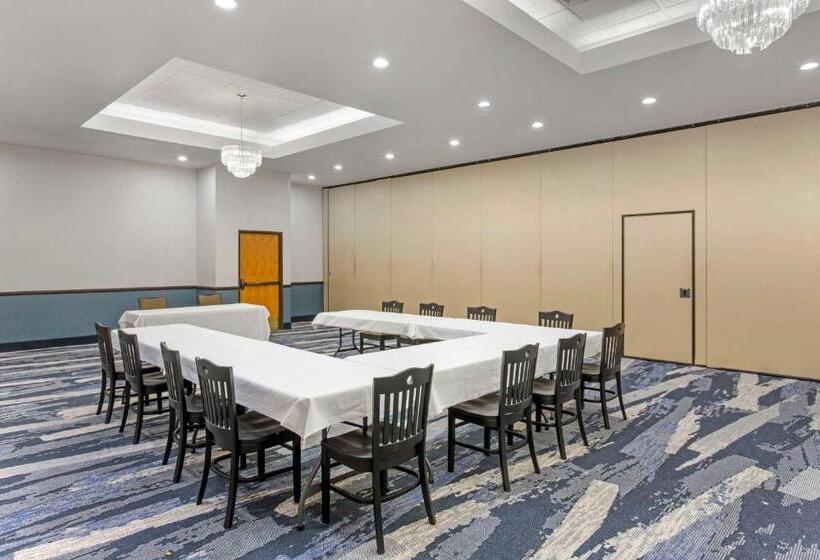 Отель Comfort Suites Ogden Conference Center
