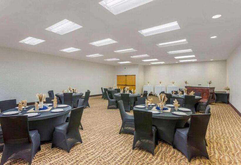 Отель Comfort Suites Ogden Conference Center