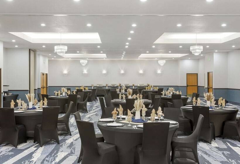 Отель Comfort Suites Ogden Conference Center