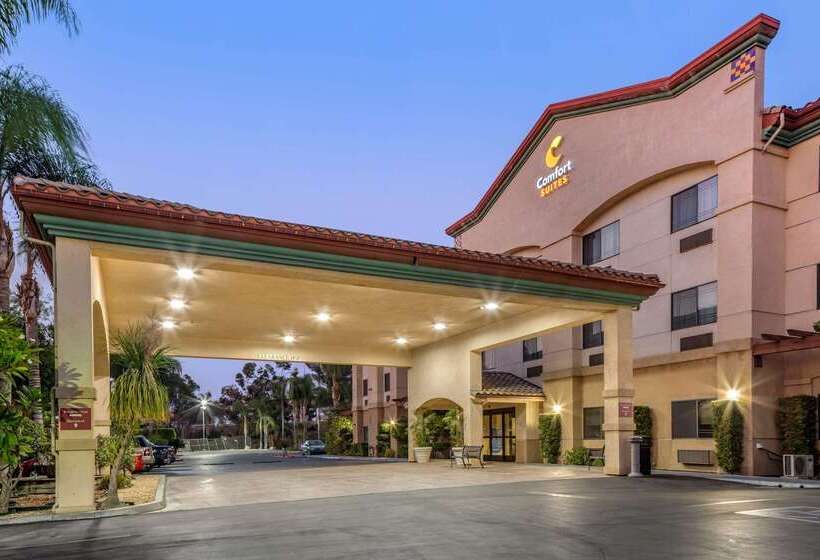 فندق Comfort Suites