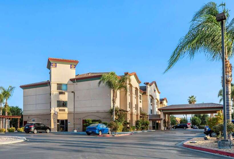 فندق Comfort Suites