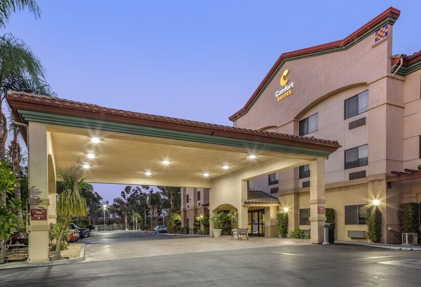 فندق Comfort Suites