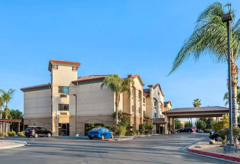 فندق Comfort Suites