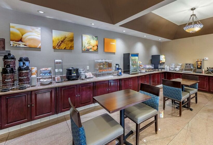 فندق Comfort Suites