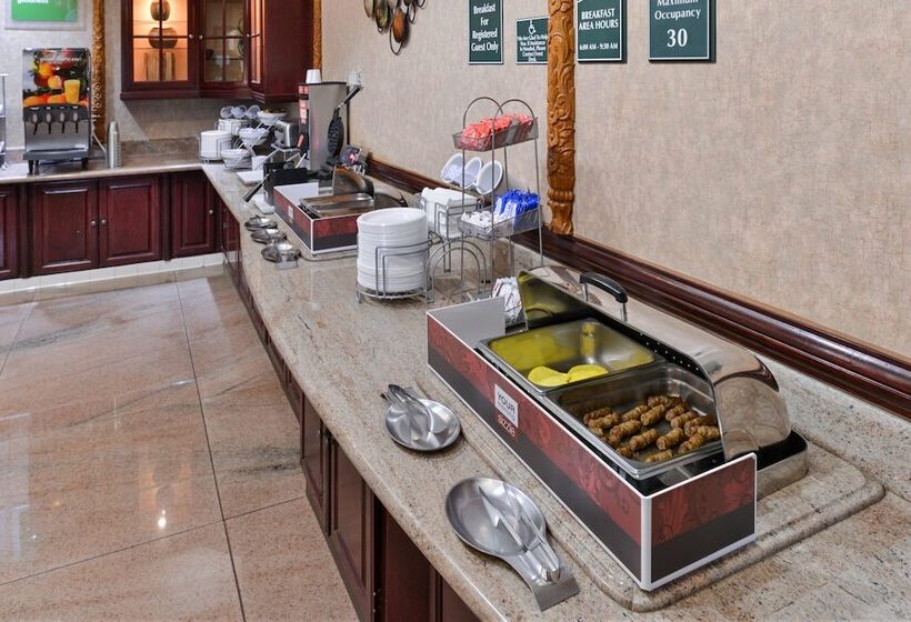 فندق Comfort Suites