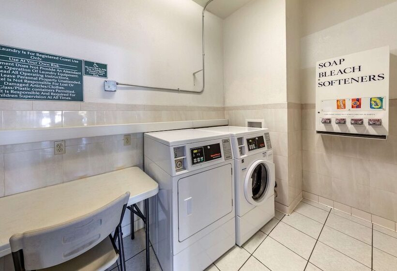 فندق Comfort Suites