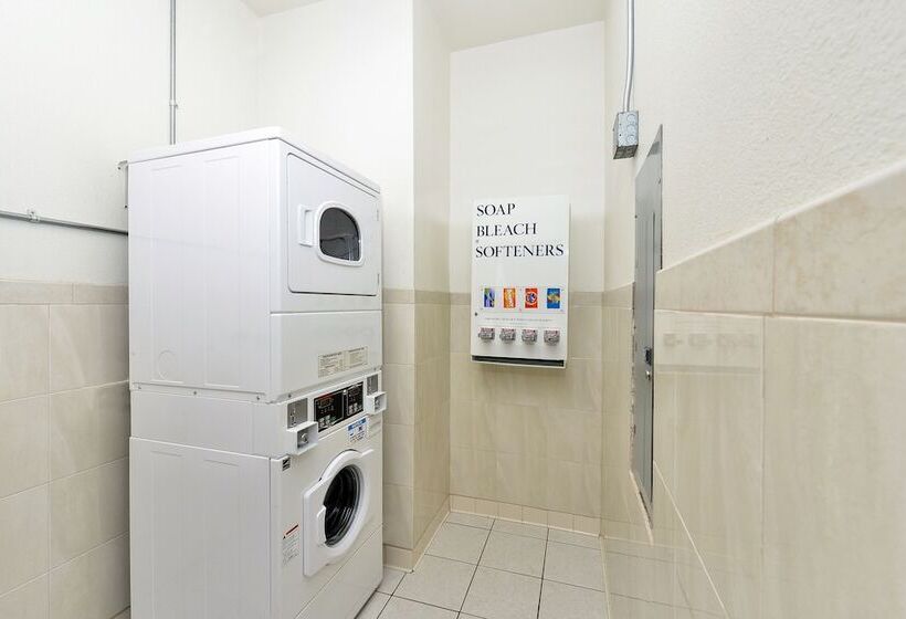 فندق Comfort Suites