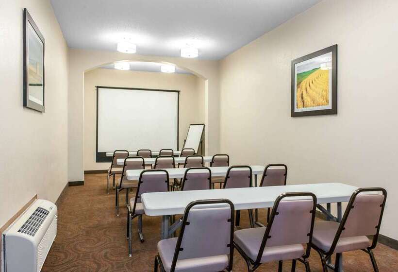 فندق Comfort Suites