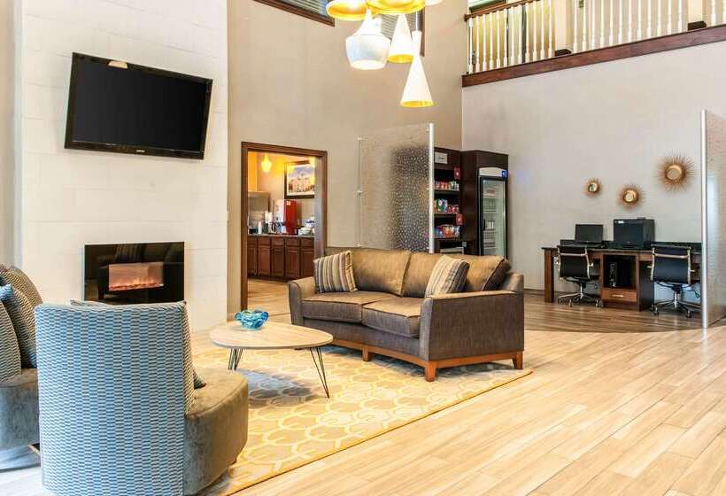 فندق Comfort Suites