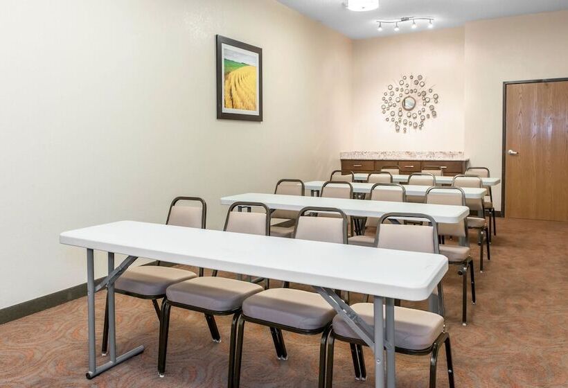 فندق Comfort Suites