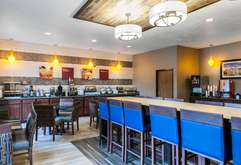 فندق Comfort Suites