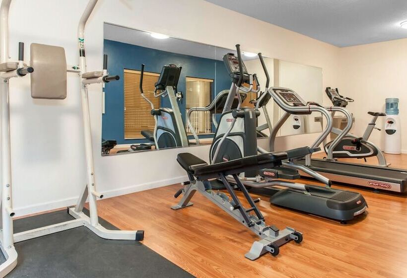 فندق Comfort Suites