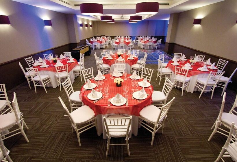 هتل Courtyard By Marriott Mexico City Airport