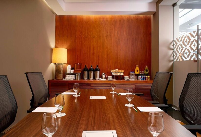 هتل Courtyard By Marriott Mexico City Airport